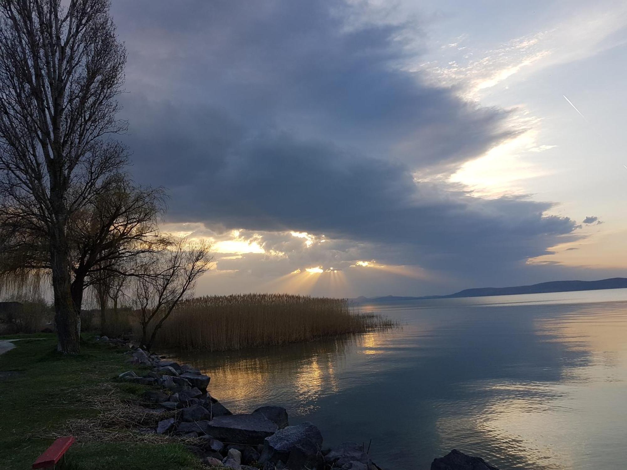 Csalad-Barat Apartman Balatonlelle Dış mekan fotoğraf